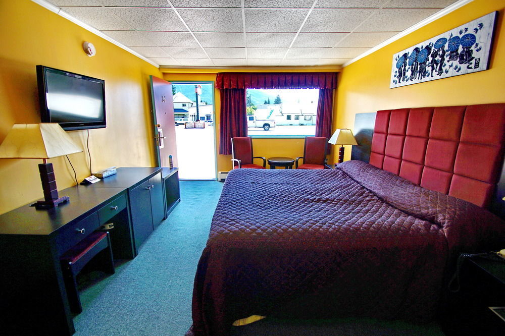 Alpine Inn & Suites Revelstoke Zewnętrze zdjęcie